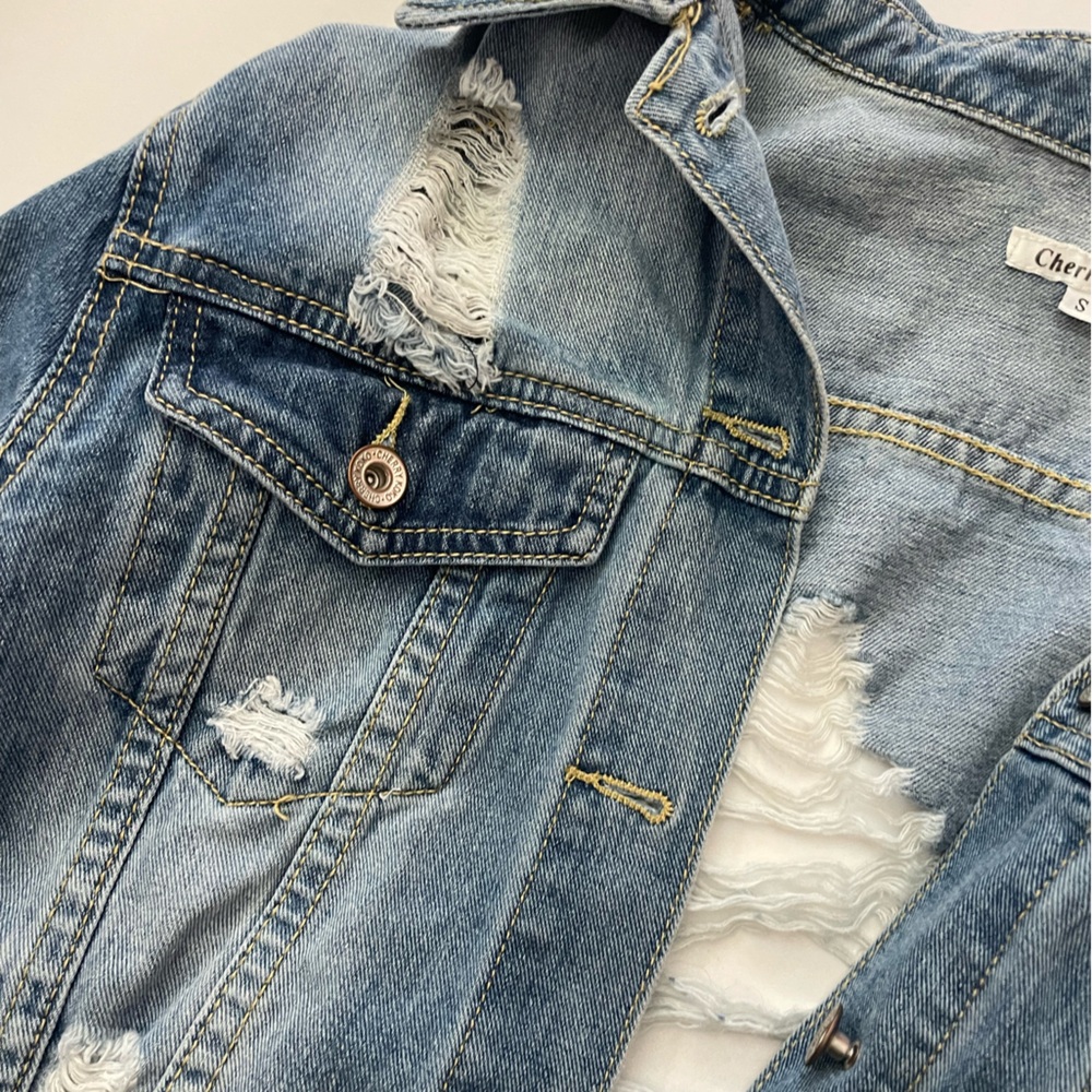 🦋🩵🪽 distressed jean jacket